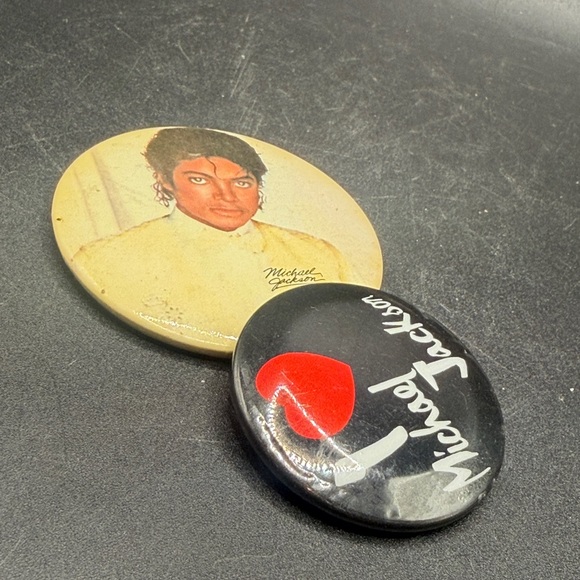 2 Michael Jackson Vintage Collectible Buttons Badges Pins Brooches, Jewelry - Picture 6 of 6